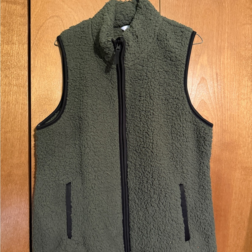 Time and Tru Forest Green Sherpa Vest